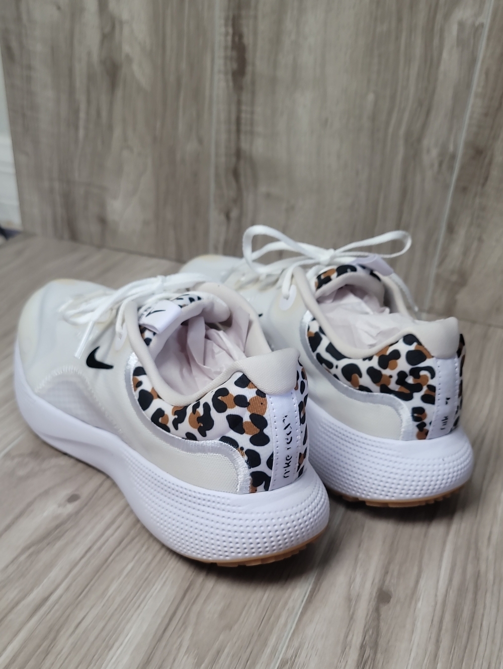 NIKE React Escape Run Women's Running Shoes Size 8 - Picture 3 of 11